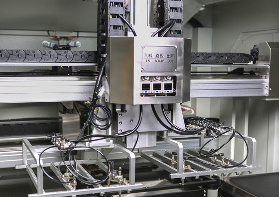Πλήρης-αυτόματη μηχανή δρομολόγησης PCB μηχανών PCB Depaneling Genitec GAM330AT