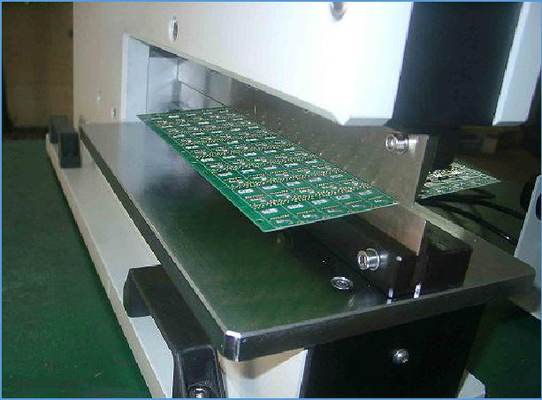 Γραμμικό β-αυλάκι λεπίδων Genitec που κόβει Mahicne PCB/LED Alluminum/την τέμνουσα μηχανή zm30-π Depanel χαλκού